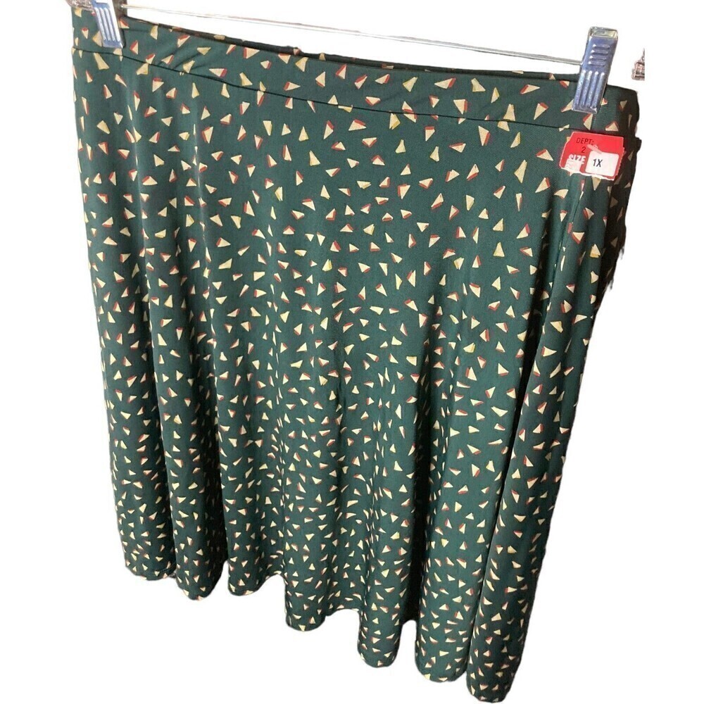 New Gilli Green Triangle Pattern Skirt Size 1X Plus Stretch New With Tag
